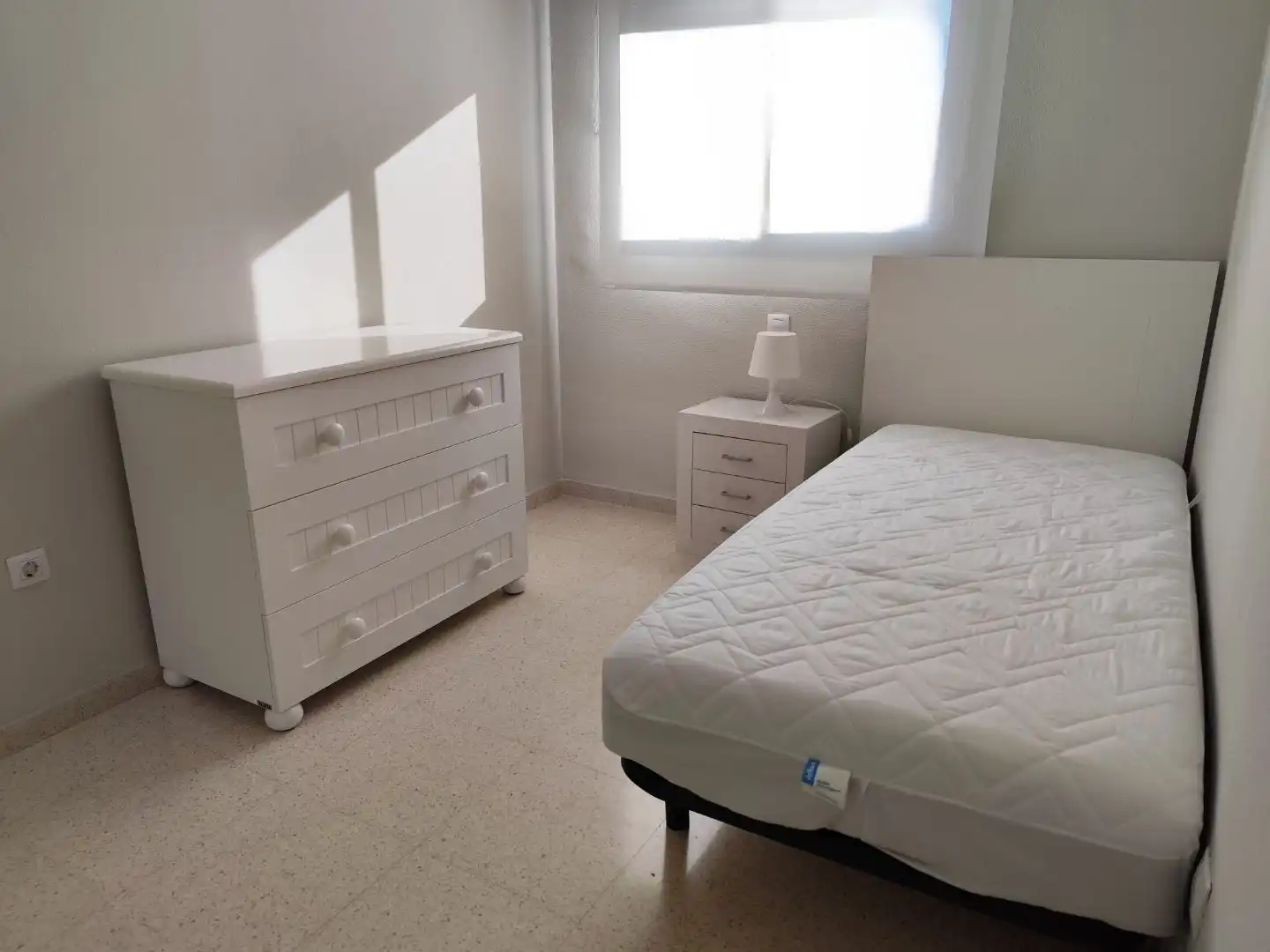 Piso de alquiler en Avenida Médicos sin Frontera, 3, Colores - Entreparques Habitación de Piso de alquiler en Sevilla con Aire acondicionado, Calefacción y Amueblado