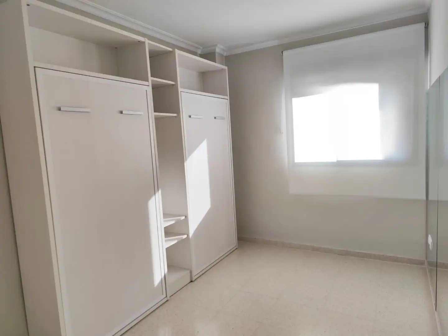 Piso de alquiler en Avenida Médicos sin Frontera, 3, Colores - Entreparques Habitación de Piso de alquiler en Sevilla con Aire acondicionado, Calefacción y Amueblado