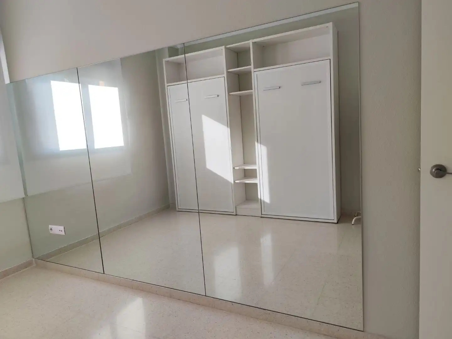 Piso de alquiler en Avenida Médicos sin Frontera, 3, Colores - Entreparques Habitación de Piso de alquiler en Sevilla con Aire acondicionado, Calefacción y Amueblado