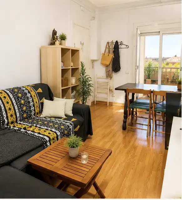 Room in Carrer del Tajo, Horta Living room of Flat for share in Barcelona with Air Conditioner, Parquet flooring and Terrace