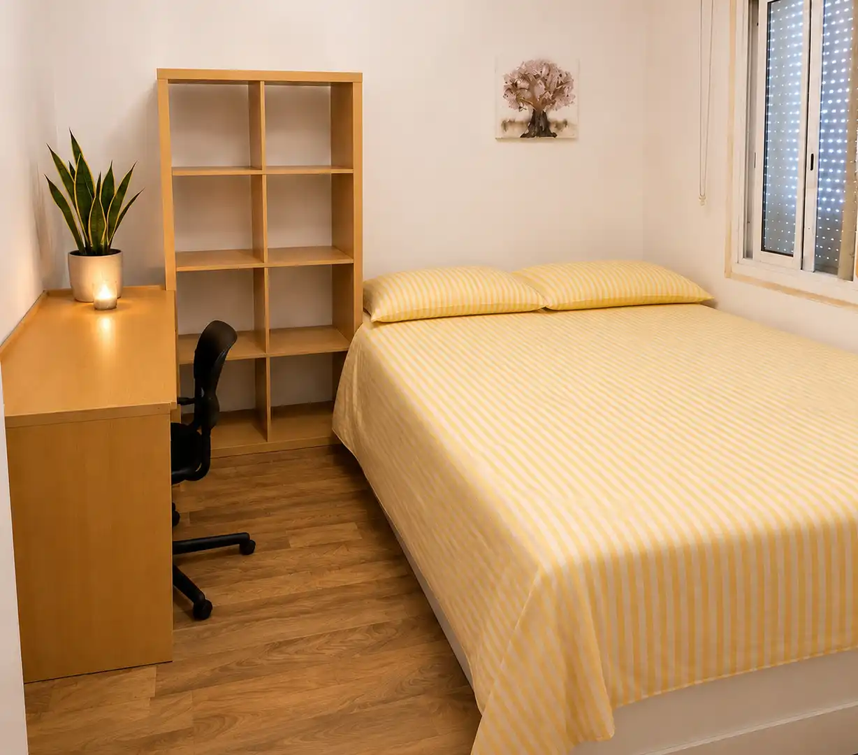 Room in Carrer del Tajo, Horta Bedroom of Flat for share in Barcelona with Air Conditioner, Parquet flooring and Terrace