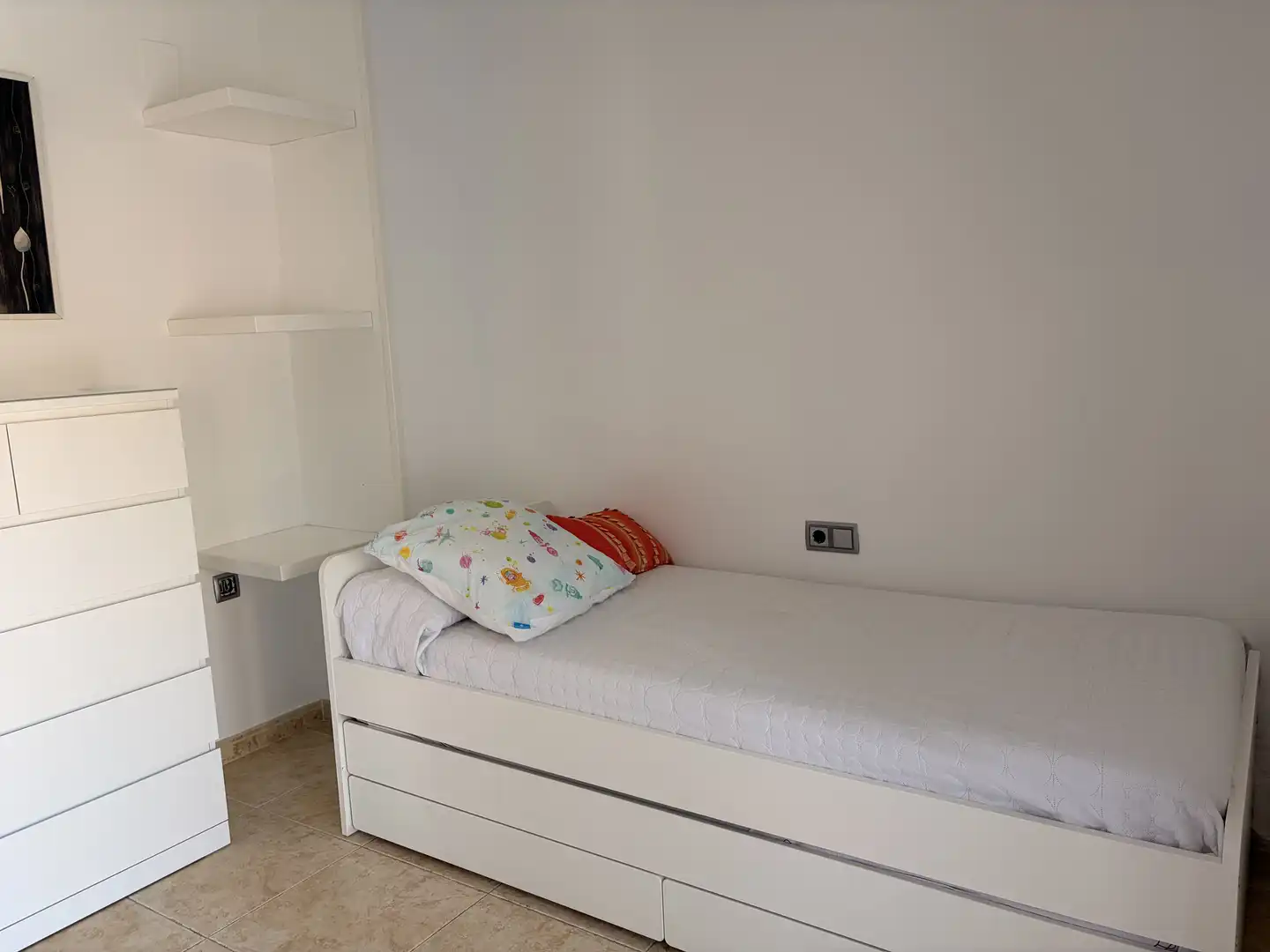 Dormitori de Àtic de lloguer en Oliva amb Aire condicionat, Calefacció i Terrassa