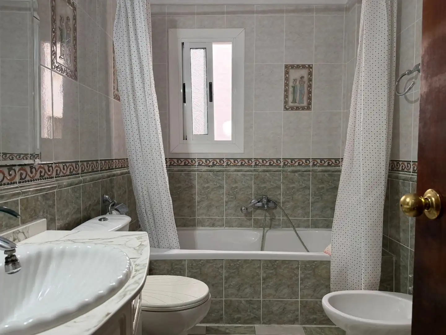 Wohnung zum Verkauf in Carrer de Les Canàries, 6, El Grao Badezimmer von Wohnung zum Verkauf in Castellón de la Plana / Castelló de la Plana mit Klimaanlage und Balkon