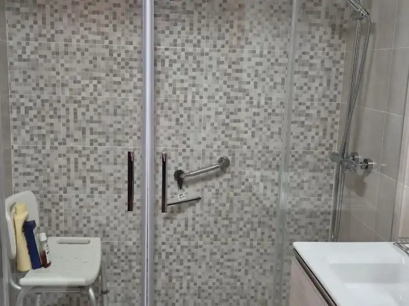 Piso en venta en Calle Moisés de León, 1, El Ejido - Santa Ana Baño de Piso en venta en León Capital con Terraza y Balcón