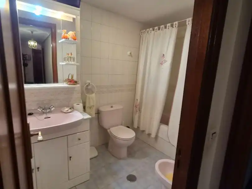 Piso en venta en Calle Moisés de León, 1, El Ejido - Santa Ana Baño de Piso en venta en León Capital con Terraza y Balcón