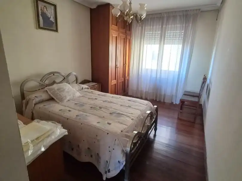 Piso en venta en Calle Moisés de León, 1, El Ejido - Santa Ana Habitación de Piso en venta en León Capital con Terraza y Balcón