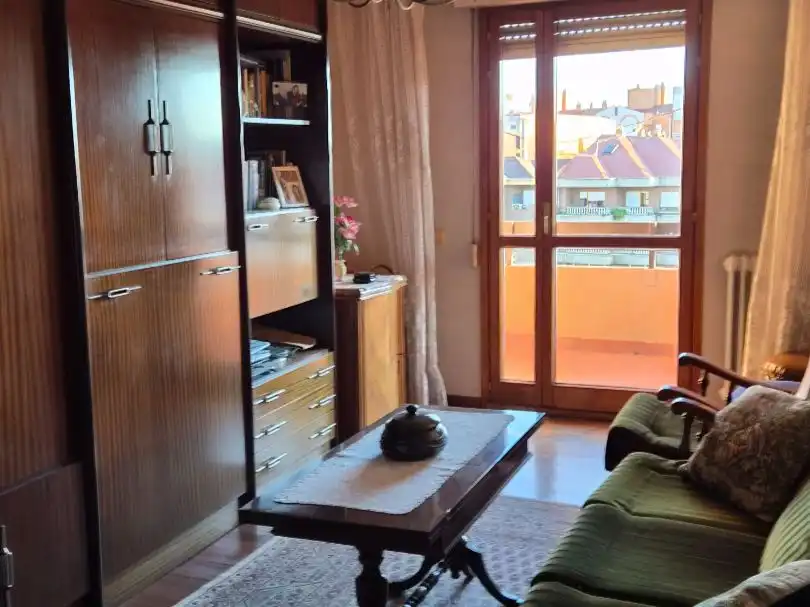 Piso en venta en Calle Moisés de León, 1, El Ejido - Santa Ana Sala de estar de Piso en venta en León Capital con Terraza y Balcón