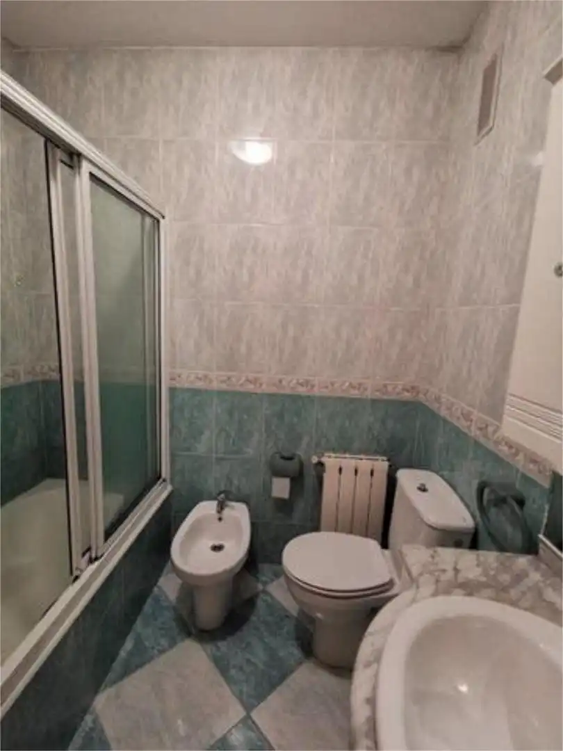 Flat for rent in Agra del Orzán - Ventorrillo Bathroom of Flat for rent in A Coruña Capital with Heating and Furnished