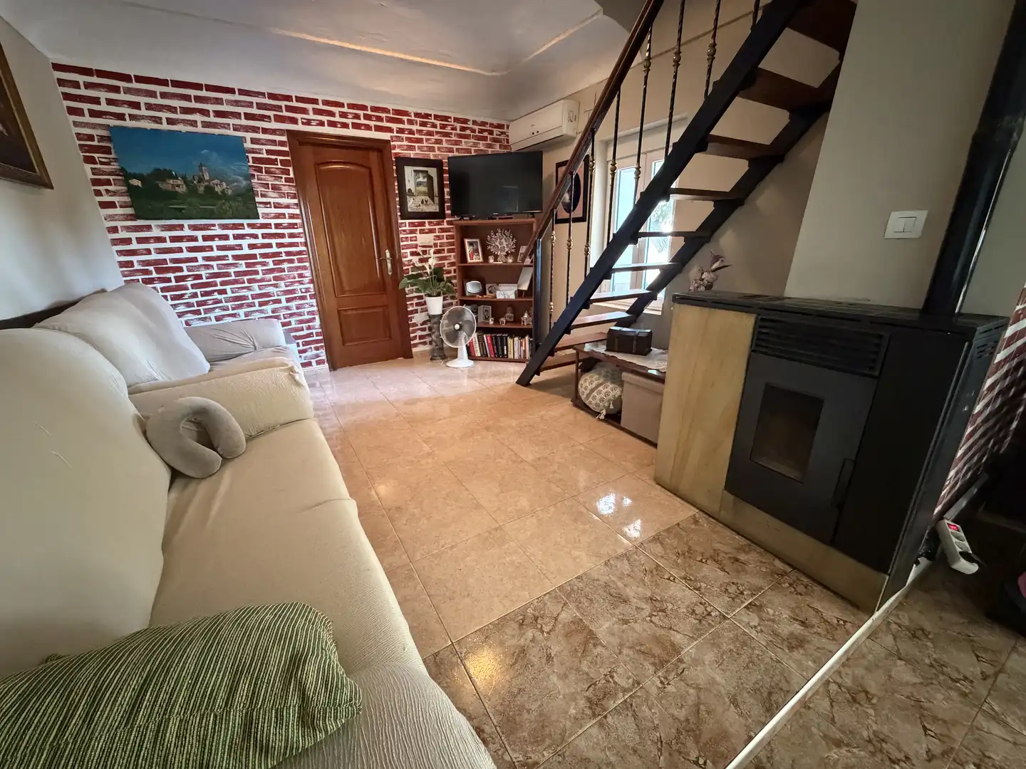 Casa o xalet en venda a Calle Julio Romero de Torres, La Granjuela Sala d'estar de Casa o xalet en venda en La Granjuela amb Aire condicionat, Calefacció i Jardí privat