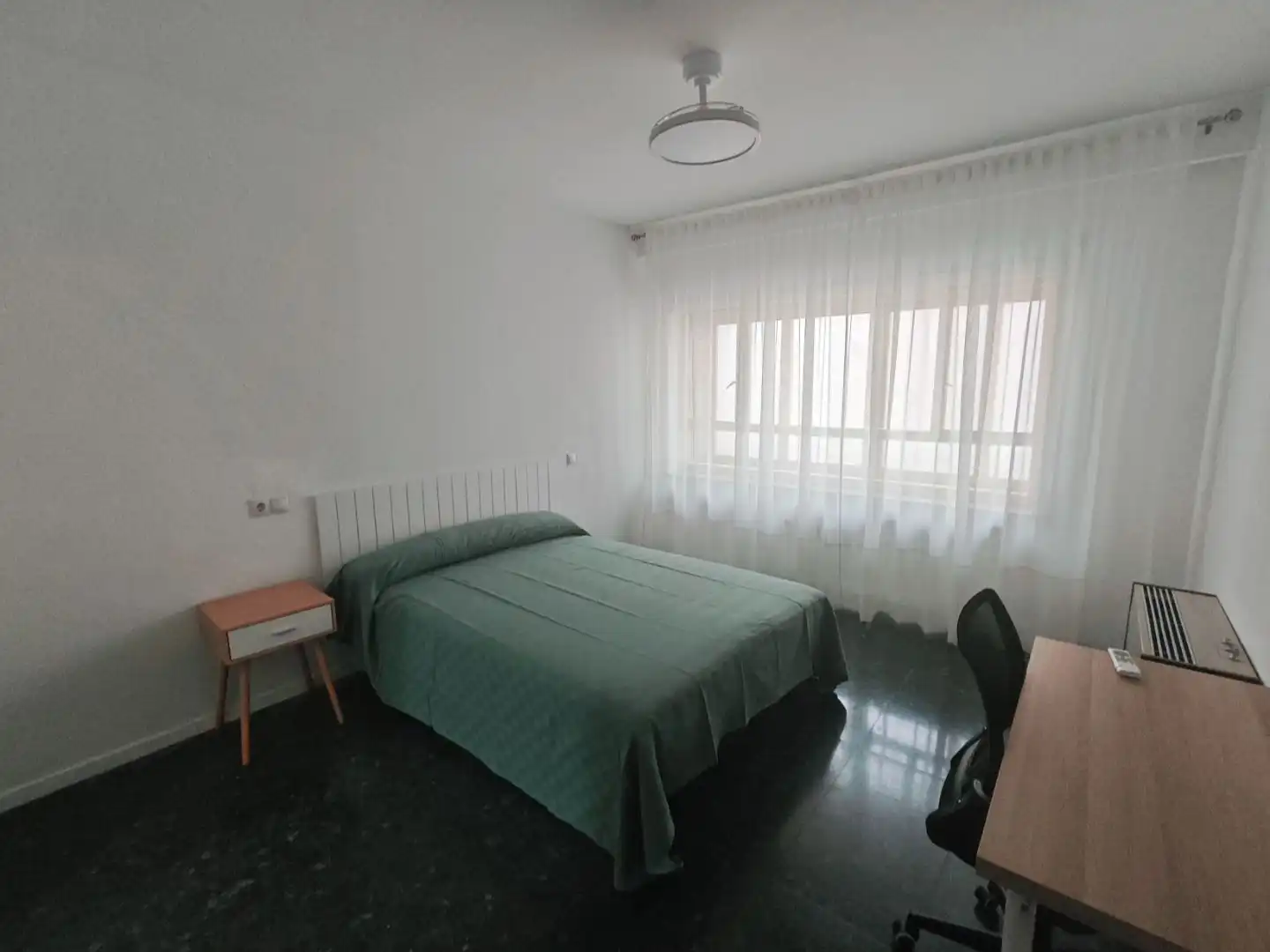Room in Avenida del Gran Capitán, 11, Zona Centro Room in Avenida del Gran Capitán, 11, Zona Centro