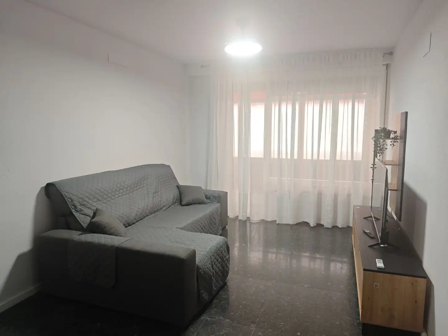 Room in Avenida del Gran Capitán, 11, Zona Centro Room in Avenida del Gran Capitán, 11, Zona Centro
