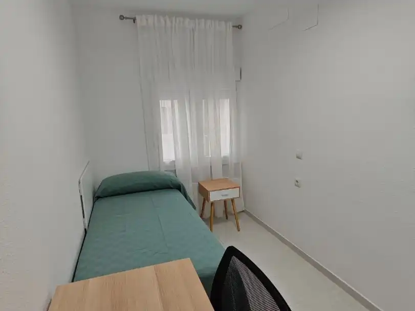 Room in Avenida del Gran Capitán, 11, Zona Centro Room in Avenida del Gran Capitán, 11, Zona Centro