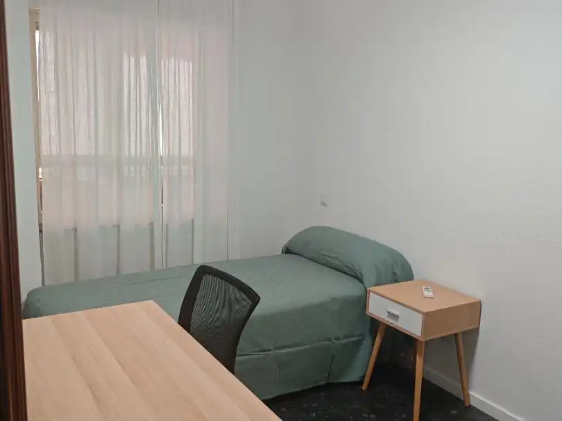 Room in Avenida del Gran Capitán, 11, Zona Centro Room in Avenida del Gran Capitán, 11, Zona Centro
