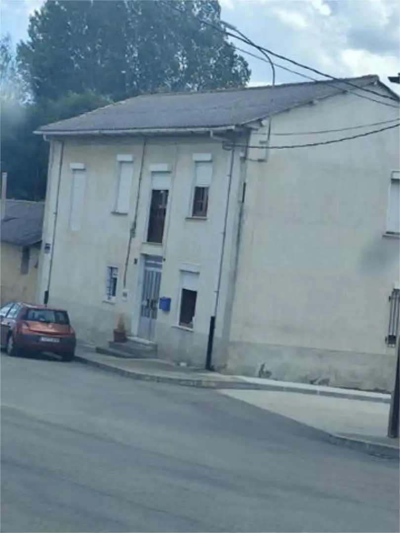 Vista exterior de Casa o xalet en venda en Palacios de la Valduerna amb Calefacció, Traster i Moblat