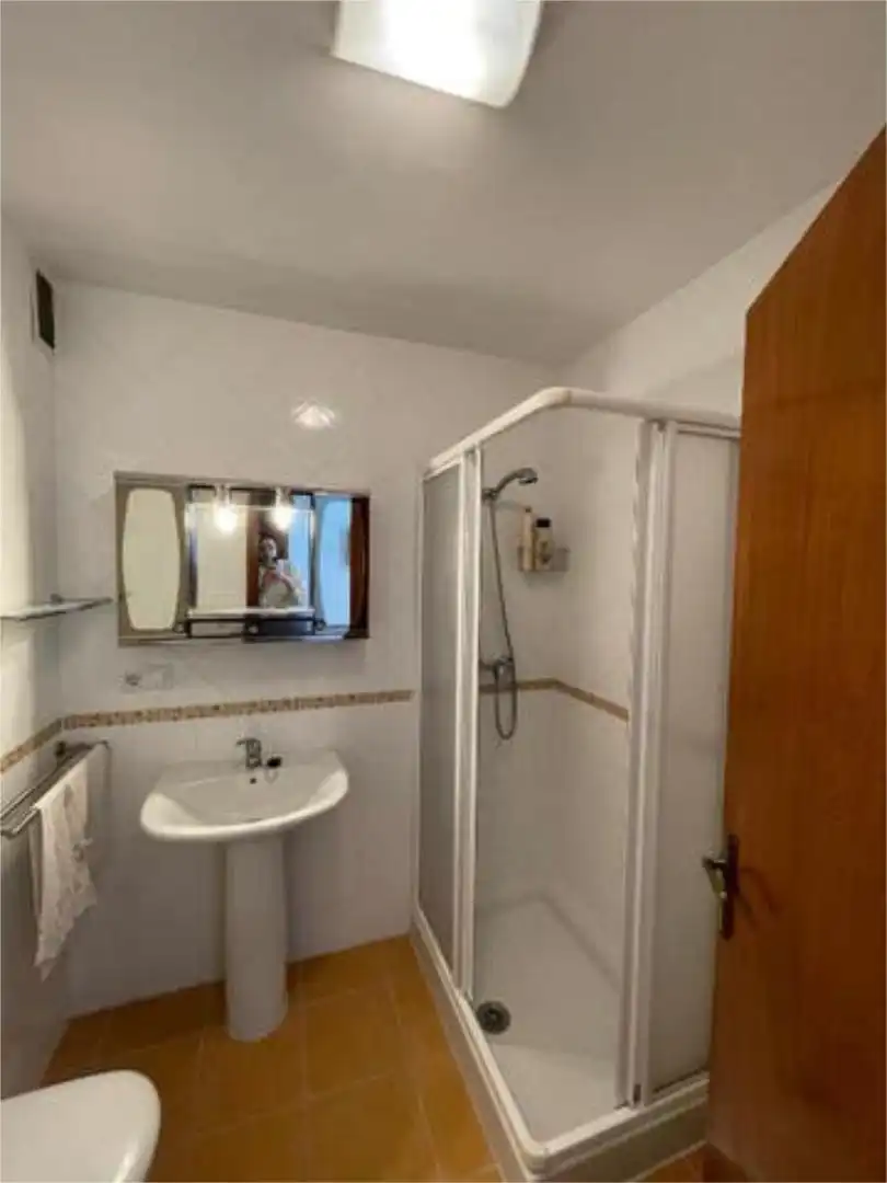 Baño de Piso de alquiler en Almería con Amueblado