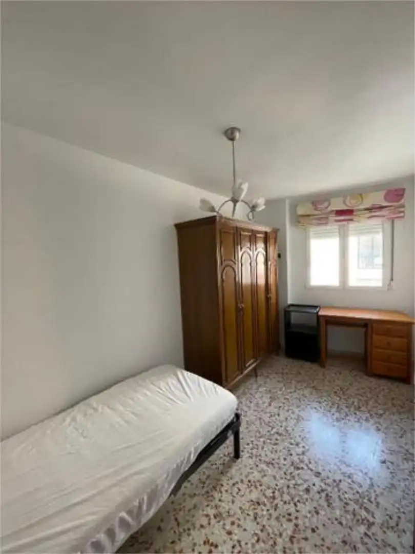Habitación de Piso de alquiler en Almería con Amueblado