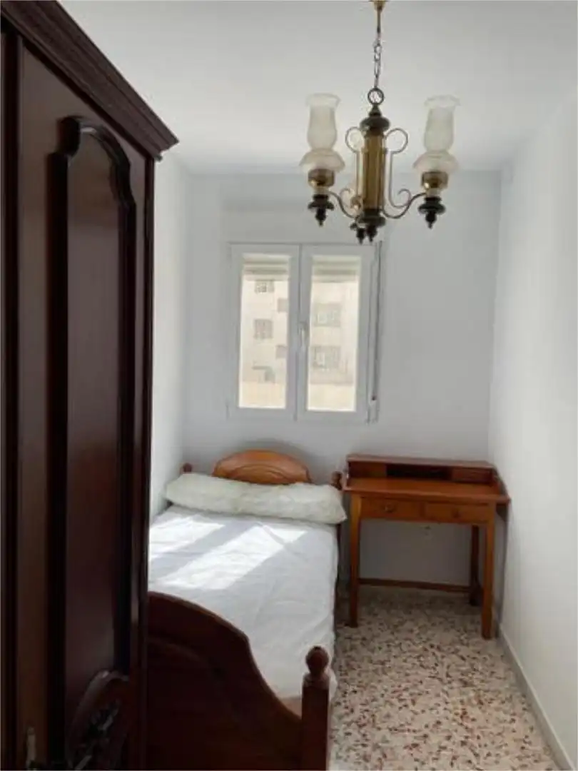 Habitación de Piso de alquiler en Almería con Amueblado