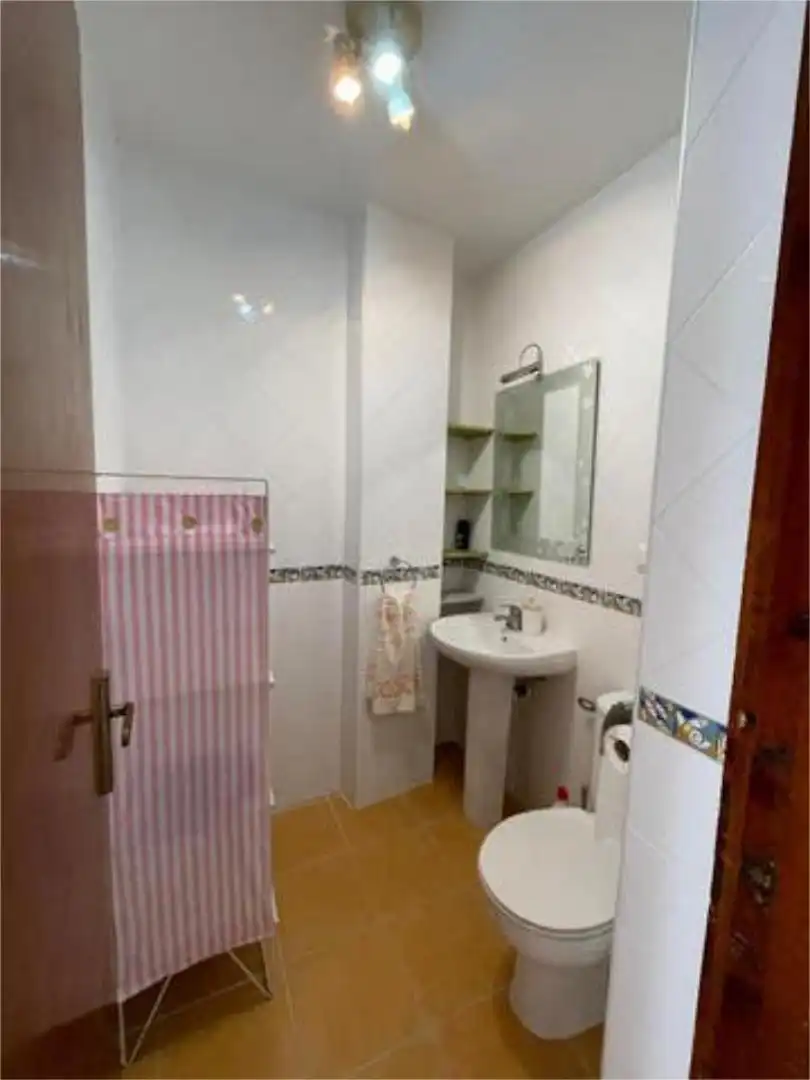 Baño de Piso de alquiler en Almería con Amueblado