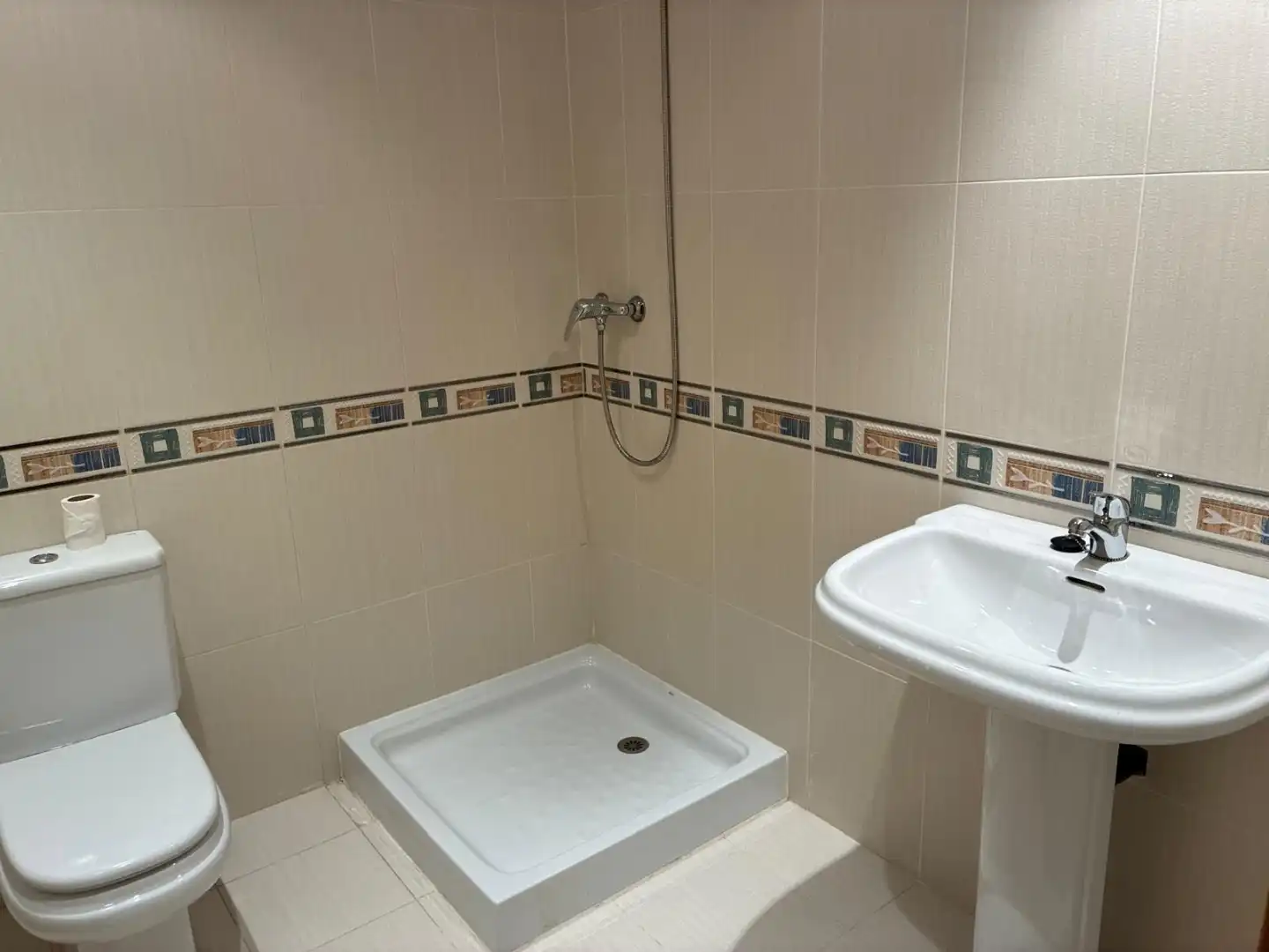 Flat for rent in Rúa Gaiteiros os Garceiras, 4, Melide Bathroom of Flat for rent in Melide with Heating, Parquet flooring and Storage room