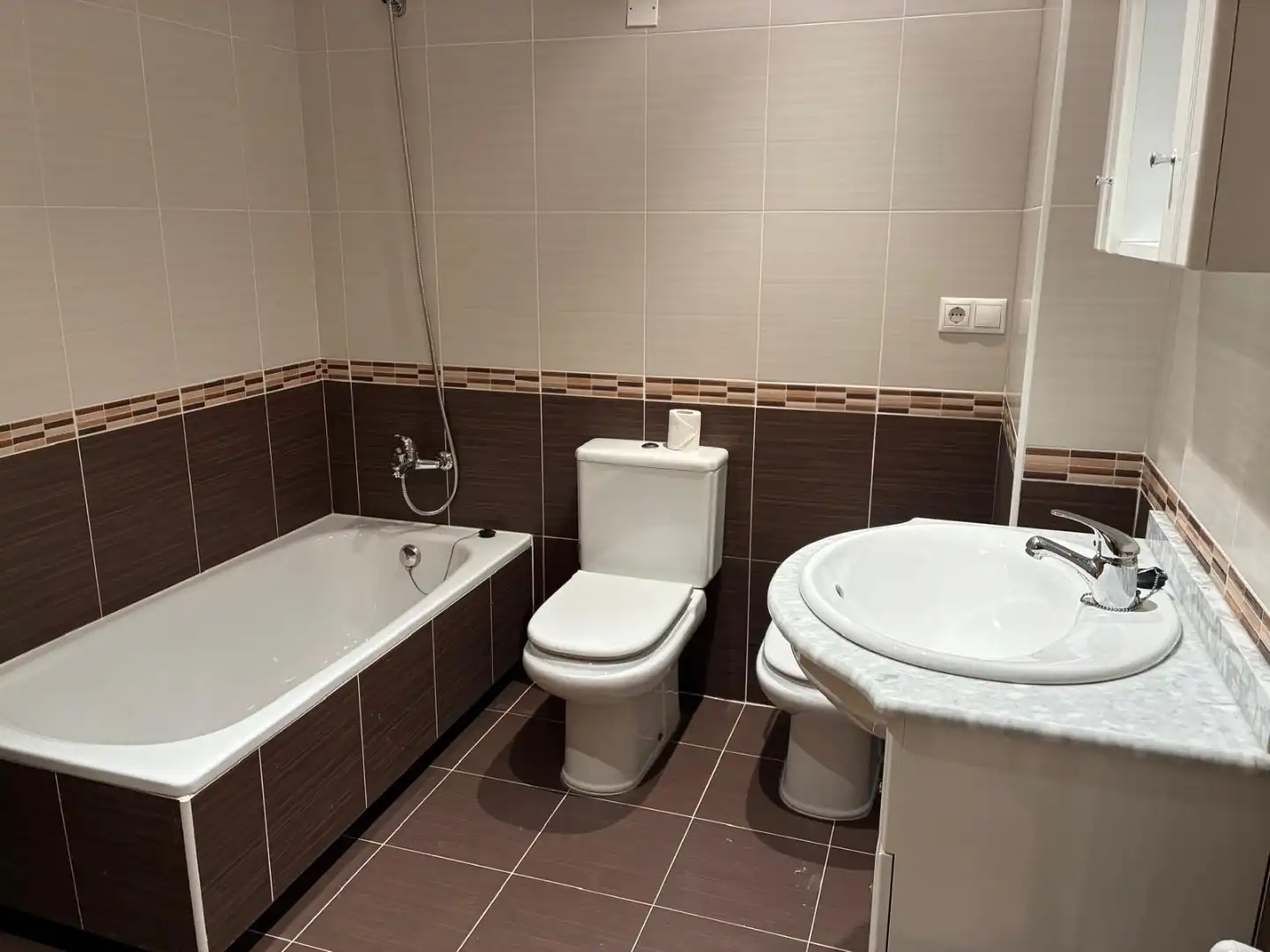 Flat for rent in Rúa Gaiteiros os Garceiras, 4, Melide Bathroom of Flat for rent in Melide with Heating, Parquet flooring and Storage room