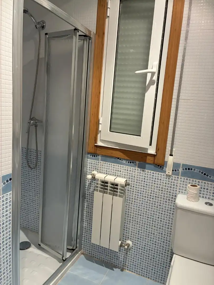 Flat for rent in Rúa Gaiteiros os Garceiras, 4, Melide Bathroom of Flat for rent in Melide with Heating, Parquet flooring and Storage room