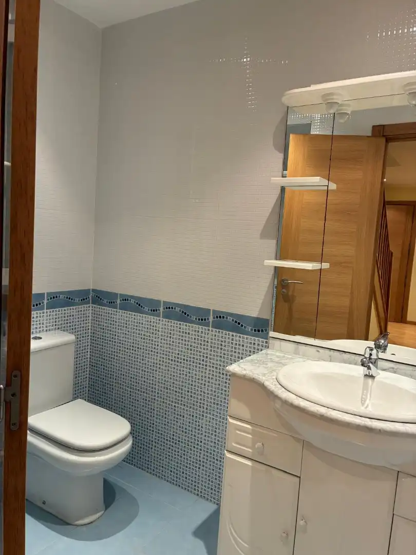 Flat for rent in Rúa Gaiteiros os Garceiras, 4, Melide Bathroom of Flat for rent in Melide with Heating, Parquet flooring and Storage room