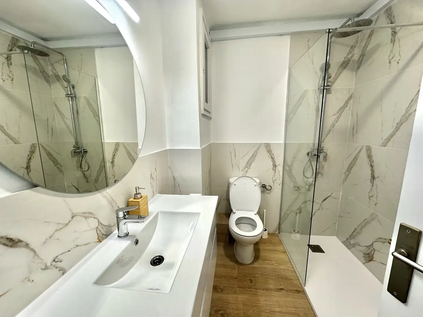 Wohnung zur Miete in Carrer Enric Morera, 32, Arenys de Munt Badezimmer von Wohnung zur Miete in Arenys de Munt mit Heizung, Parkett und Terrasse