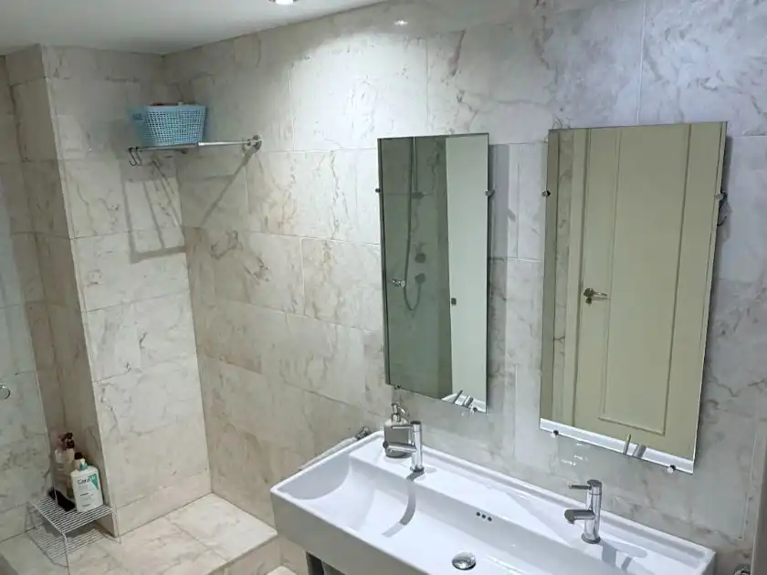 Room in Calle Jardines, 2, El Puntal Room in Calle Jardines, 2, El Puntal