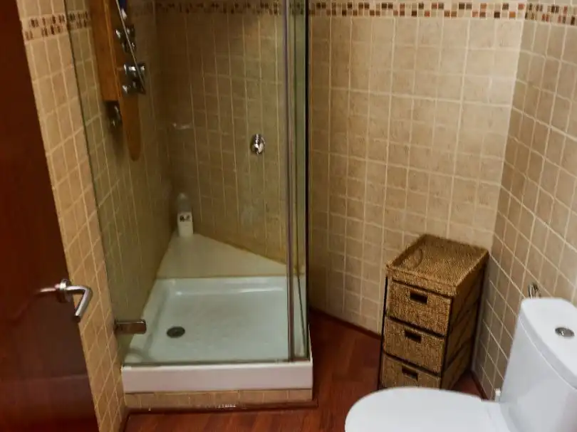 Baño de Apartamento de alquiler en Vilallonga de Ter con Calefacción, Parquet y Trastero