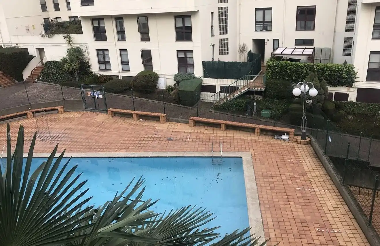 Piso en venta en Avenida Pasaxe, 32, Eirís Piscina de Piso en venta en A Coruña Capital con Parquet, Terraza y Amueblado