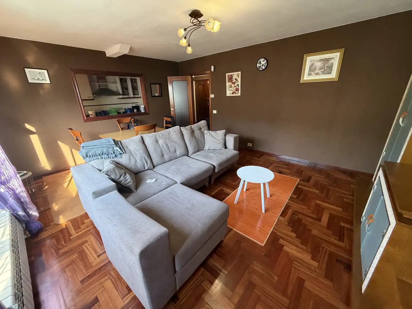 Piso en venta en Avenida Pasaxe, 32, Eirís Sala de estar de Piso en venta en A Coruña Capital con Parquet, Terraza y Amueblado