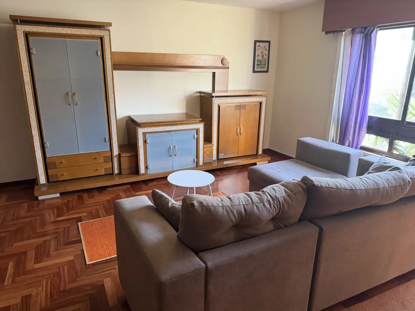 Piso en venta en Avenida Pasaxe, 32, Eirís Sala de estar de Piso en venta en A Coruña Capital con Parquet, Terraza y Amueblado