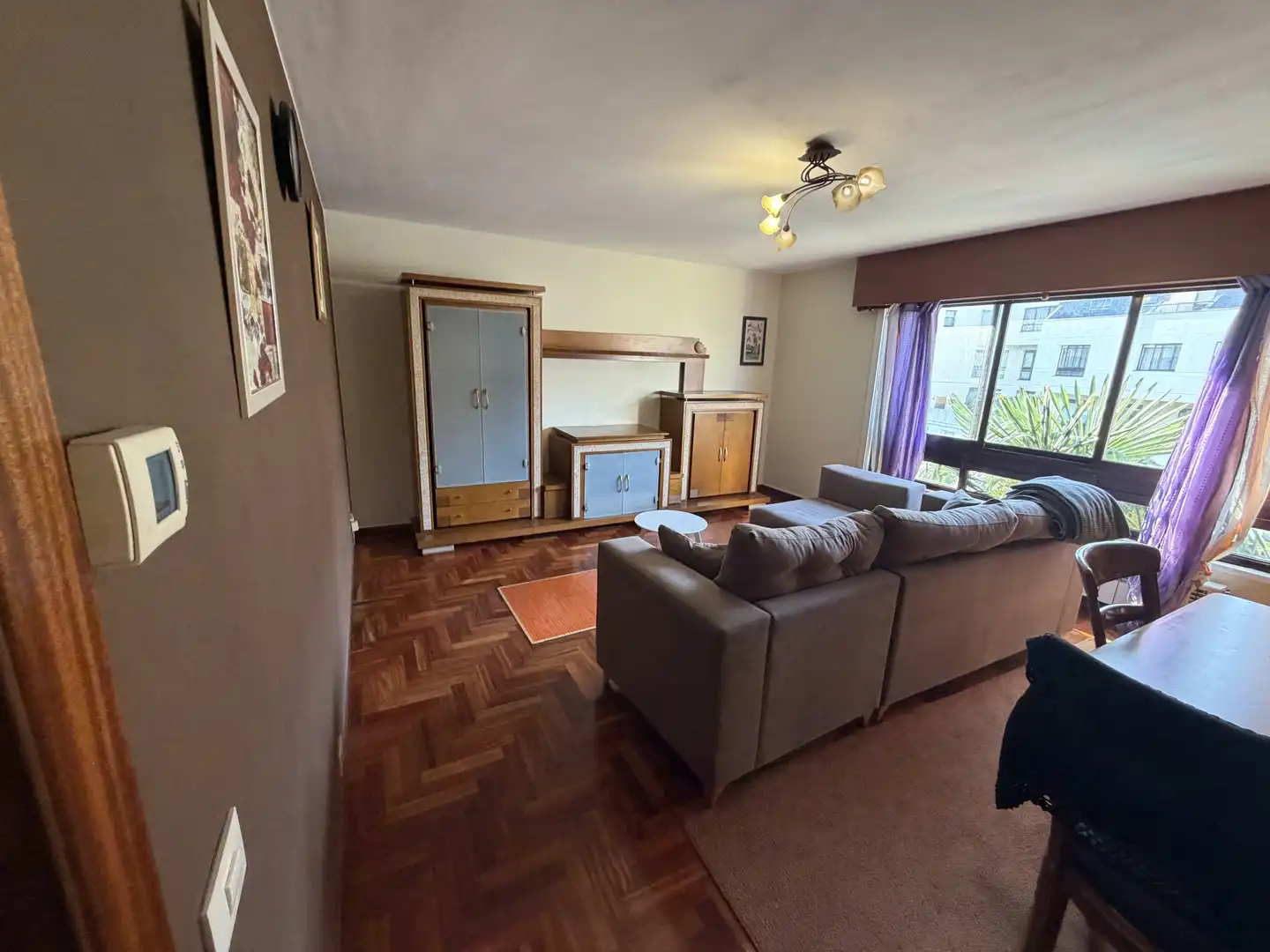 Piso en venta en Avenida Pasaxe, 32, Eirís Sala de estar de Piso en venta en A Coruña Capital con Parquet, Terraza y Amueblado
