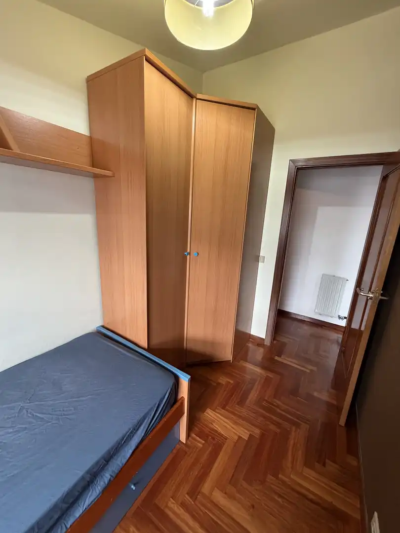 Piso en venta en Avenida Pasaxe, 32, Eirís Habitación de Piso en venta en A Coruña Capital con Parquet, Terraza y Amueblado