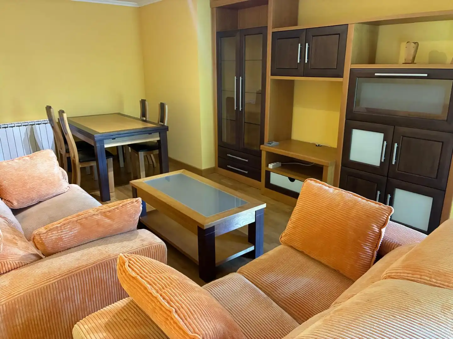 Wohnzimmer von Wohnung zur Miete in Melide mit Heizung, Parkett und Abstellraum