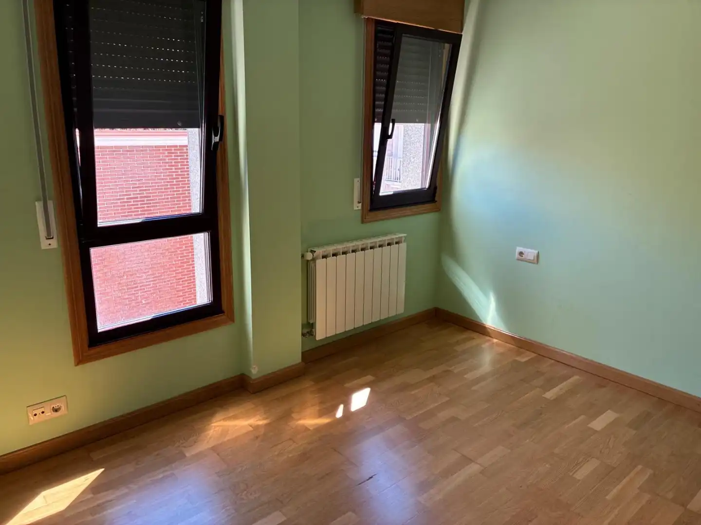 Schlafzimmer von Wohnung zur Miete in Melide mit Heizung, Parkett und Abstellraum