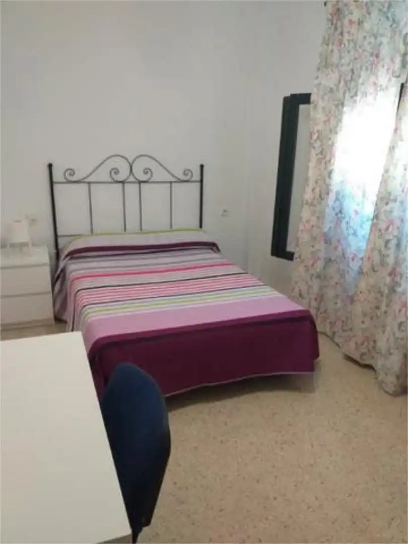 Habitación de Piso de alquiler en Cádiz con Amueblado