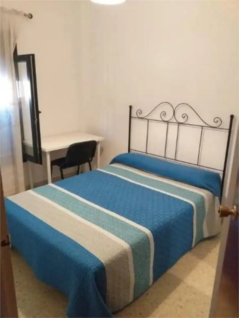 Habitación de Piso de alquiler en Cádiz con Amueblado