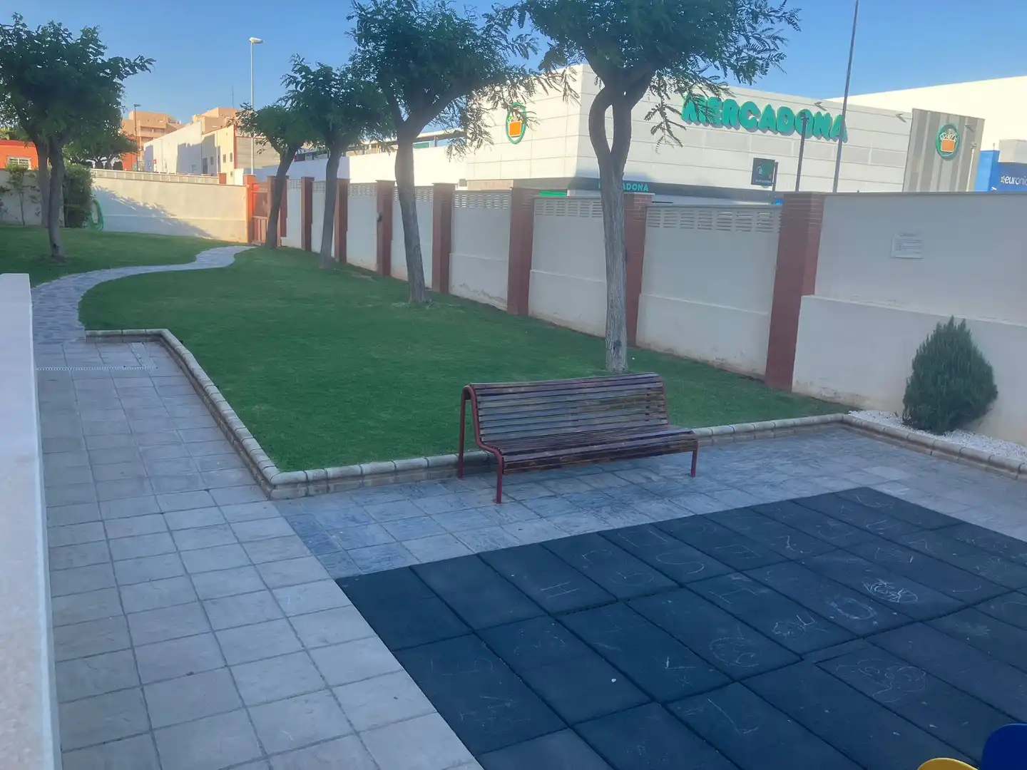 Terrassa de Pis en venda en Almería amb Aire condicionat, Calefacció i Jardí privat