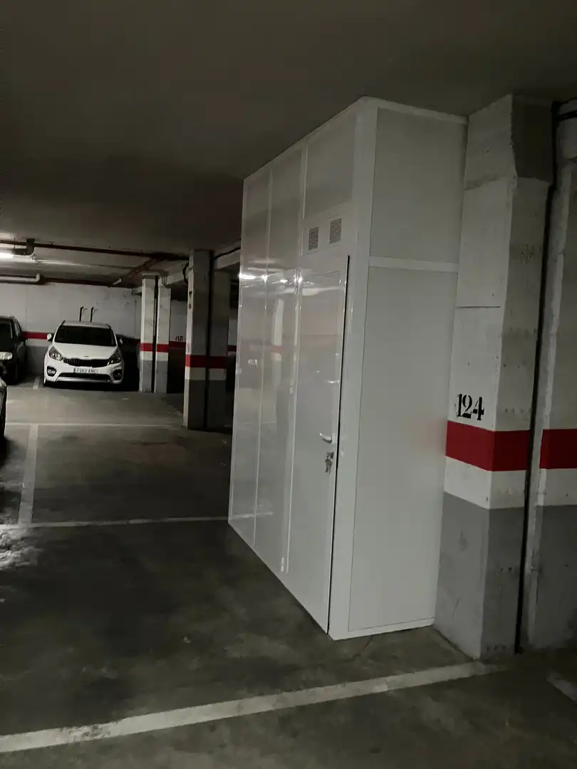 Aparcament de Pis en venda en Almería amb Aire condicionat, Calefacció i Jardí privat