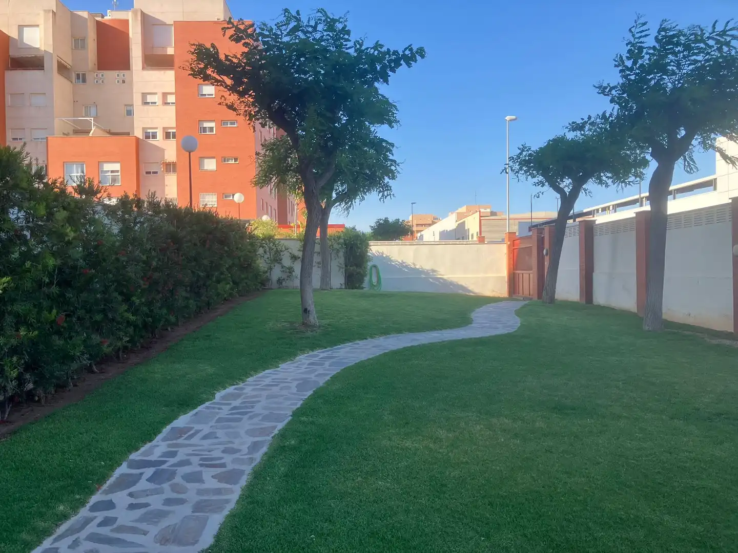 Jardí de Pis en venda en Almería amb Aire condicionat, Calefacció i Jardí privat