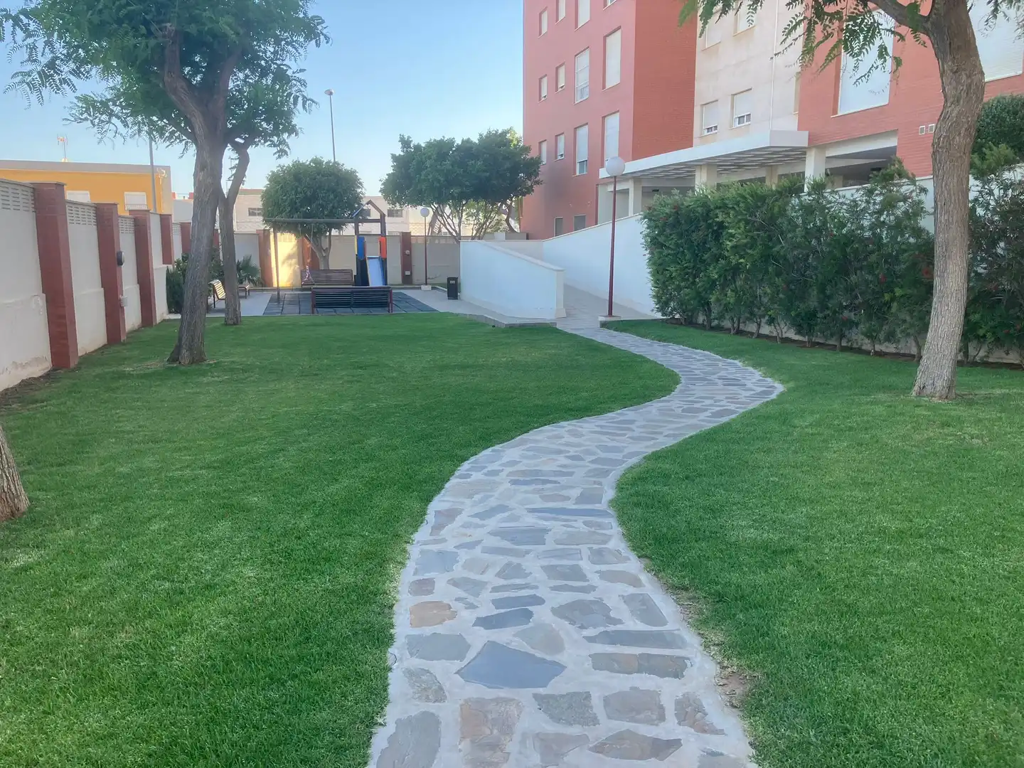 Jardí de Pis en venda en Almería amb Aire condicionat, Calefacció i Jardí privat