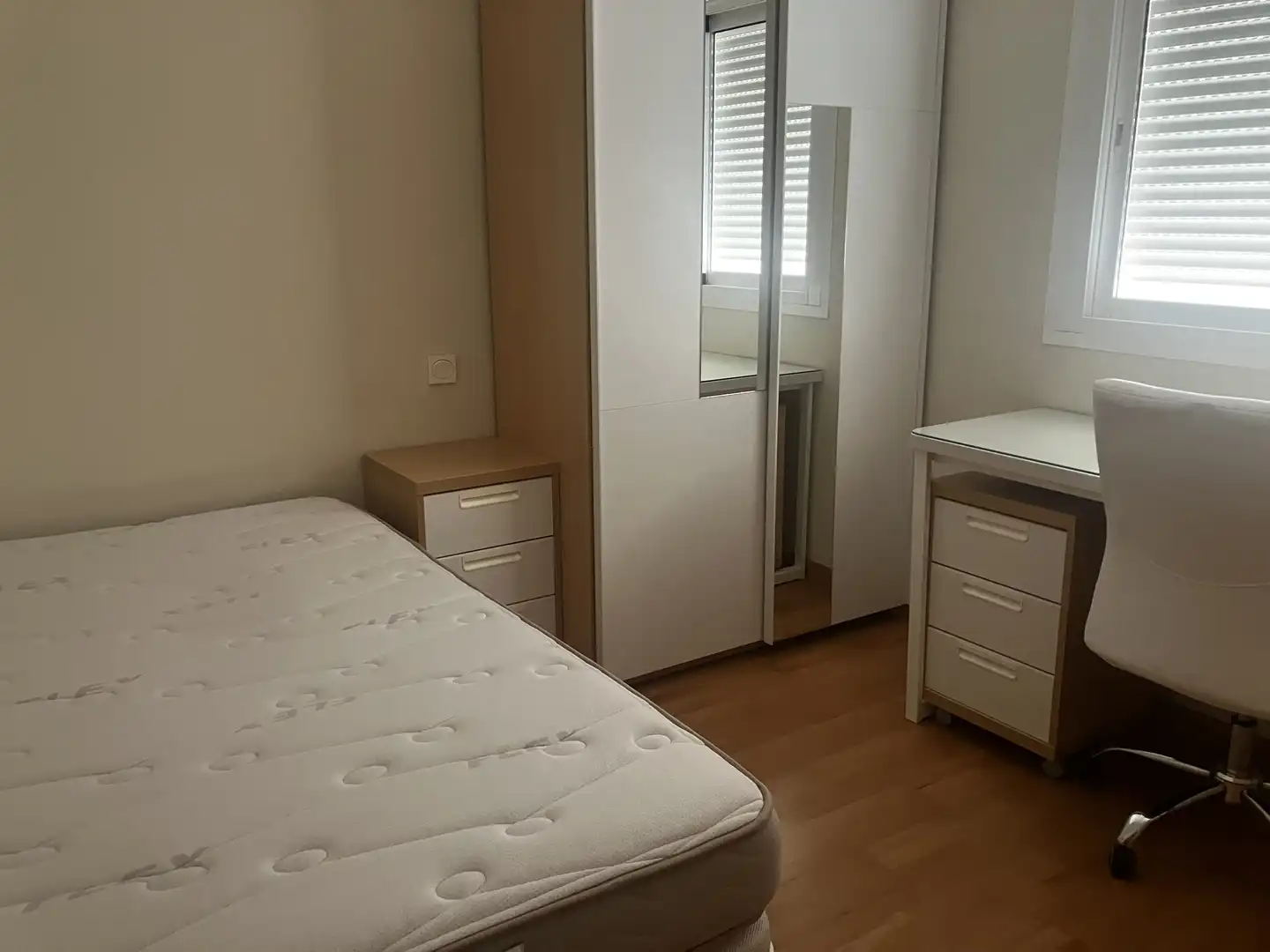 Dormitori de Pis en venda en Almería amb Aire condicionat, Calefacció i Jardí privat