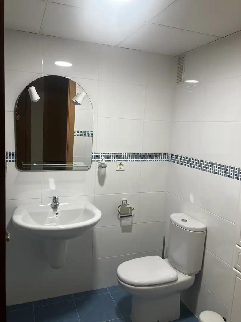 Bany de Pis en venda en Almería amb Aire condicionat, Calefacció i Jardí privat