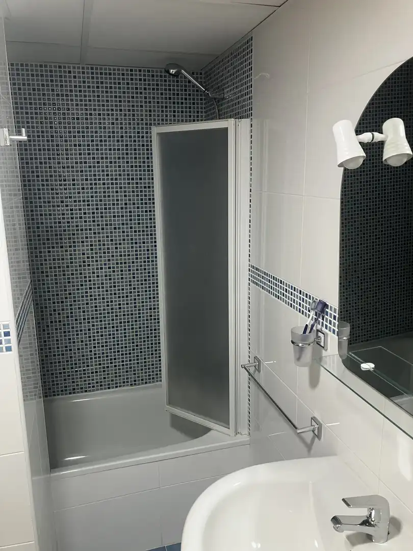 Bany de Pis en venda en Almería amb Aire condicionat, Calefacció i Jardí privat