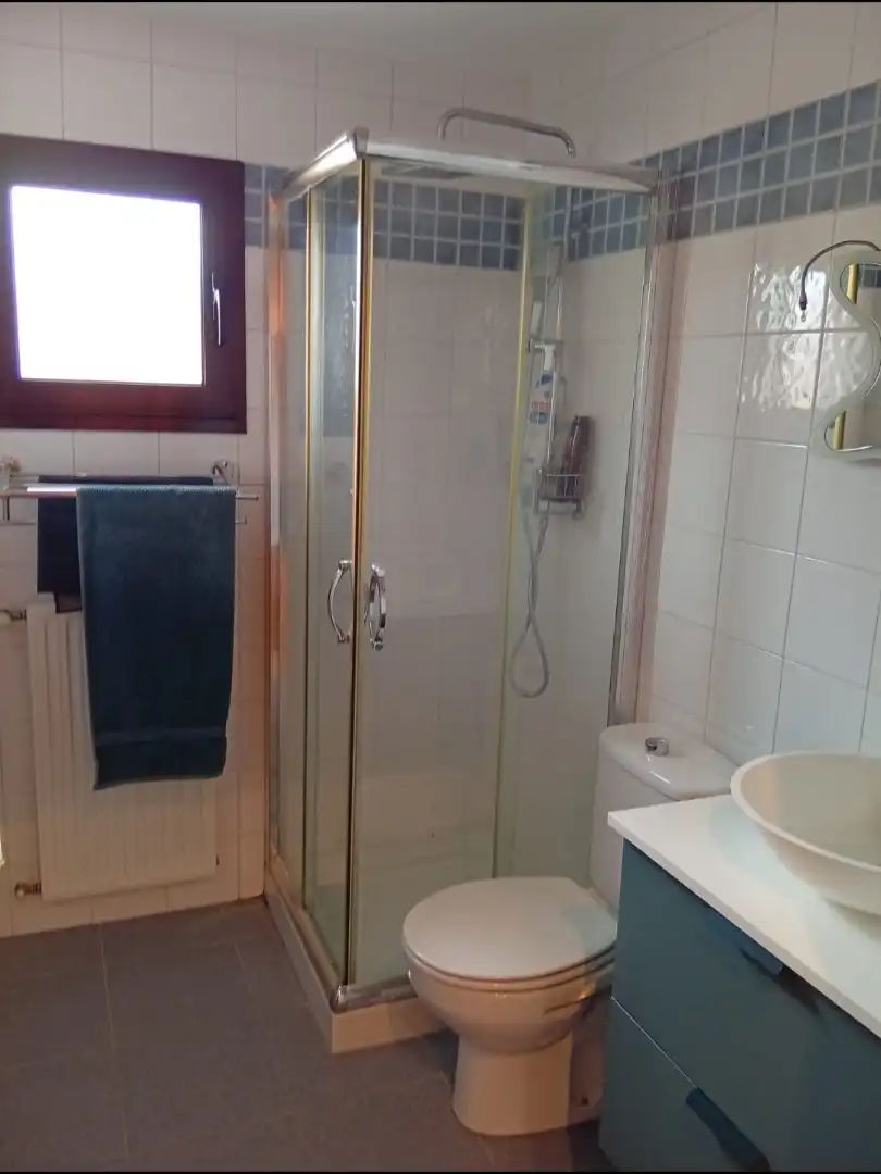 Piso en venta en Calle Los Magnolios, 26, Llanera Baño de Piso en venta en Llanera con Terraza y Balcón