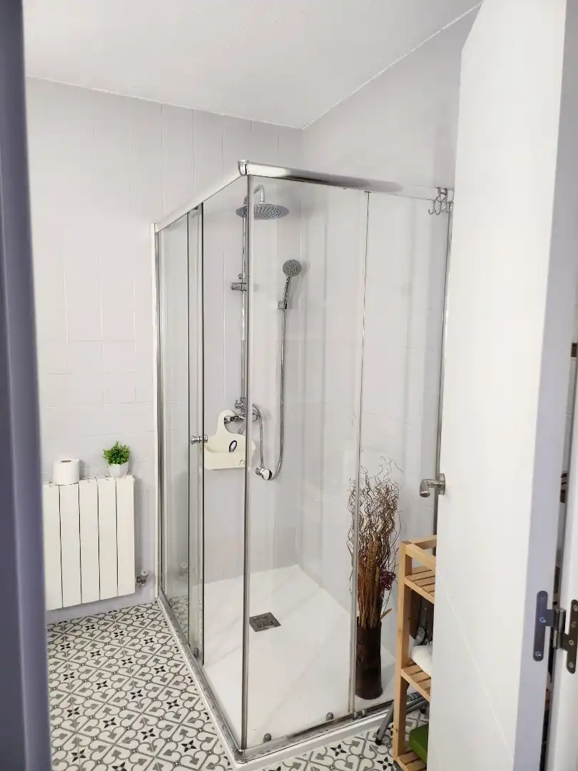 Baño de Piso de alquiler en Madrid con Aire acondicionado, Calefacción y Parquet