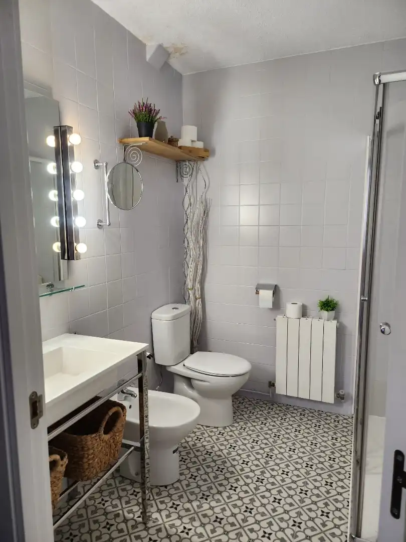 Baño de Piso de alquiler en Madrid con Aire acondicionado, Calefacción y Parquet