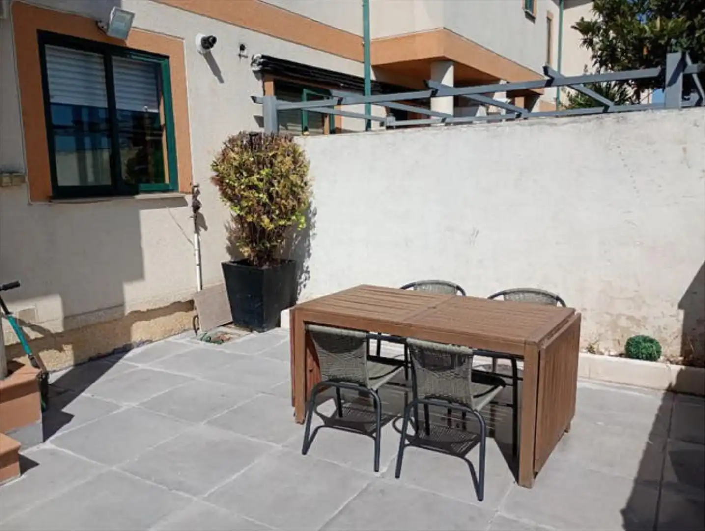 Terrasse von Einfamilien-Reihenhaus zum Verkauf in Morales del Vino mit Heizung, Privatgarten und Abstellraum
