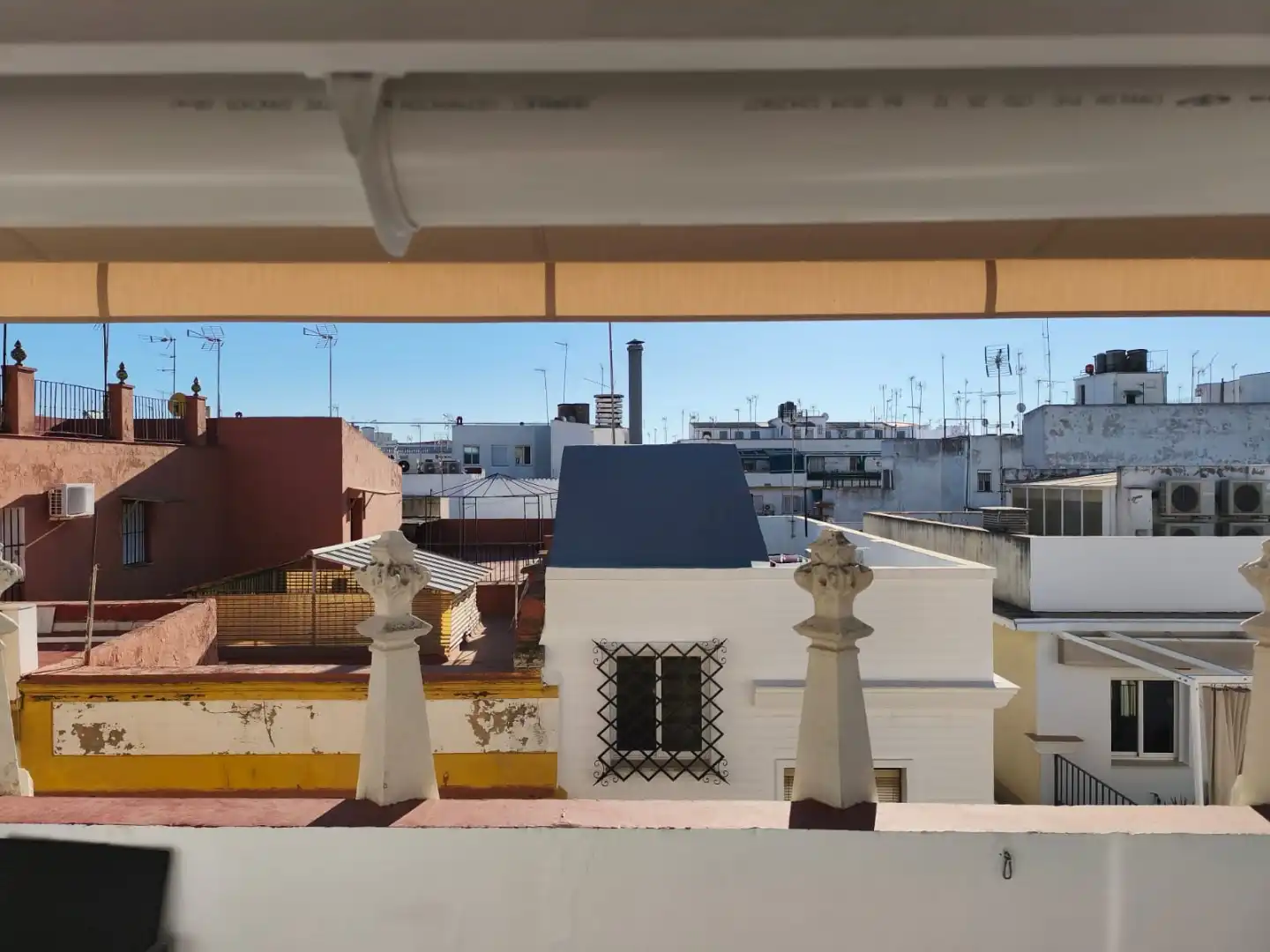 Vista exterior de Àtic de lloguer en Sevilla amb Aire condicionat, Calefacció i Jardí privat